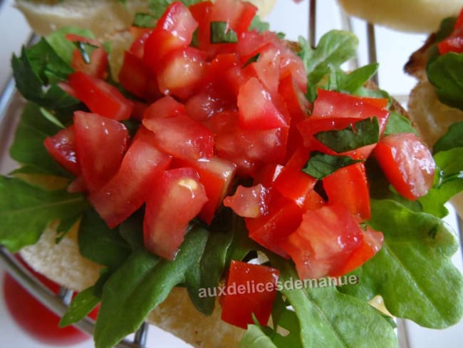 Bruschettas à la roquette et concassé de tomates au balsamique