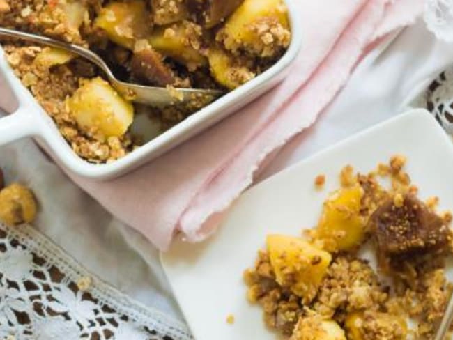 Crumble gourmand pomme-figue aux flocons d’avoine et de sarrasin