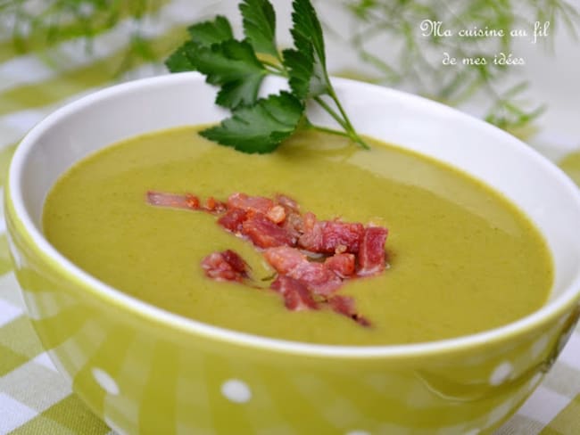 Soupe de brocoli au mascarpone et petits lardons grillés