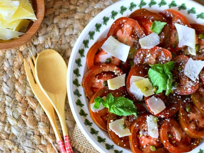 Carpaccio aux tomates et copeaux de parmesan