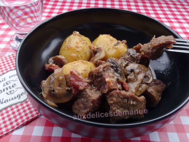 Boeuf à la bière brune, champignons et pommes de terre