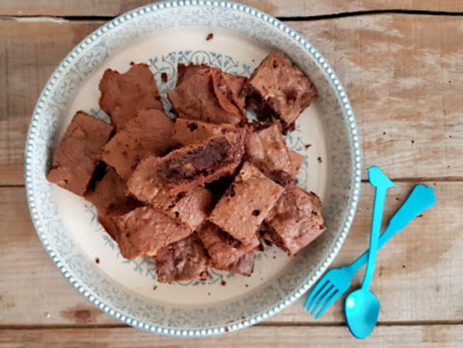 Brownies aux cerises confites et aux noix