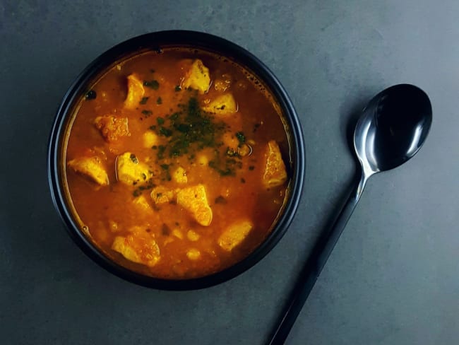 Soupe épicée aux pois chiches et au poulet