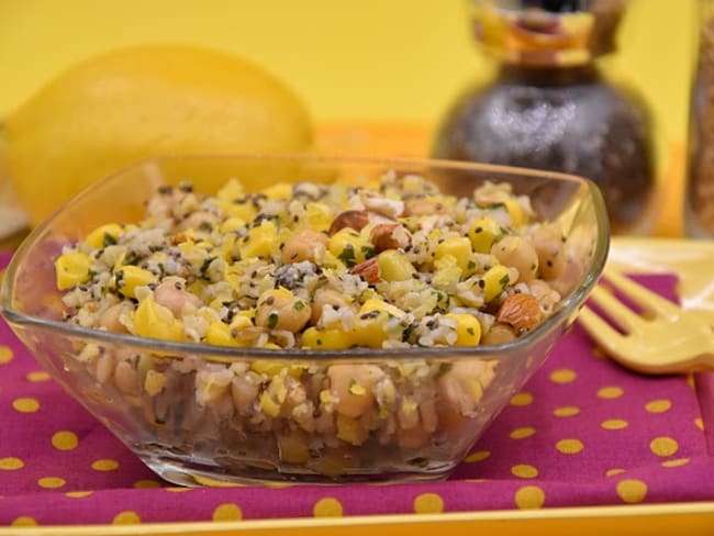 Salade de freekeh citron, graines de chia, coriandre et amandes