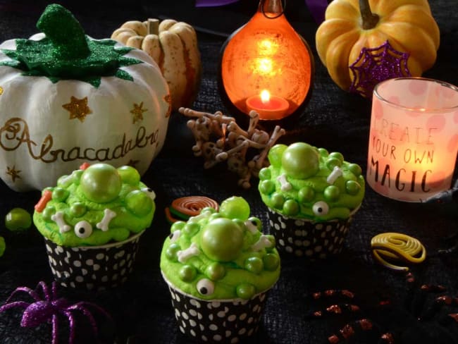 Les cupcakes de la sorcière d'Halloween façon marmite qui bouillonne 