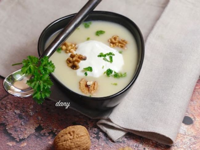 Velouté de chou fleur aux noix et espuma de Brillat Savarin