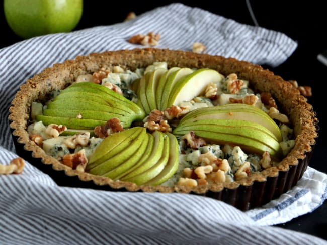 Tarte poires et bleu, avec une pâte aux noix