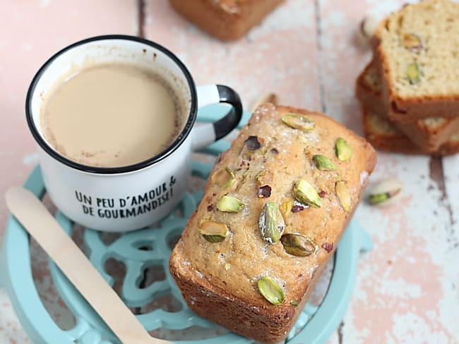 Cake au beurre de cacahuète et pistaches