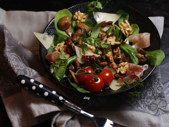 Salade de champignons aux noix jambon et tomme de Savoie