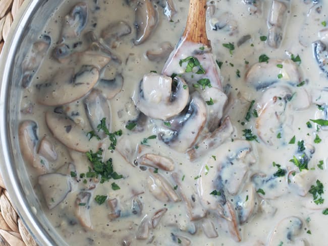 Sauce aux champignons pour viandes, poulet, pâtes