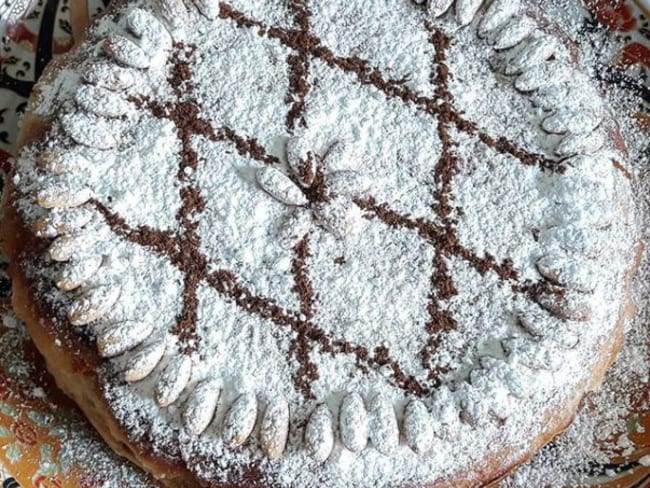 Pastilla au poulet et amandes