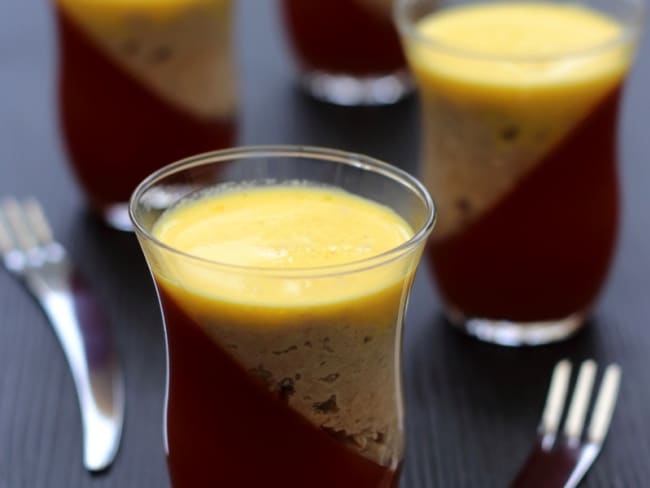 Verrine à la gelée de tomate, mousse de thon et coulis de poivron