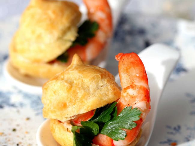 Petits choux fourrés aux gambas marinées au poivre Timut