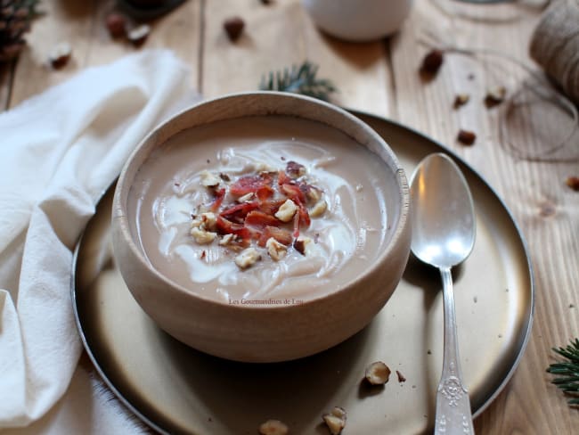 Velouté de châtaignes, noisettes et poitrine fumée