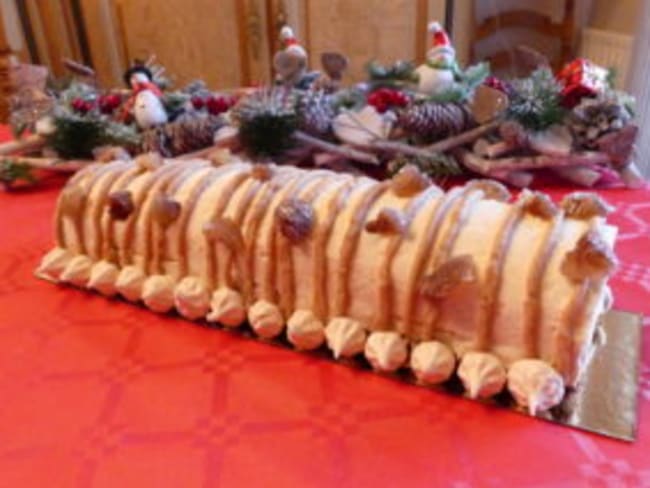 Bûche de Noël façon Mont-Blanc marron et chocolat