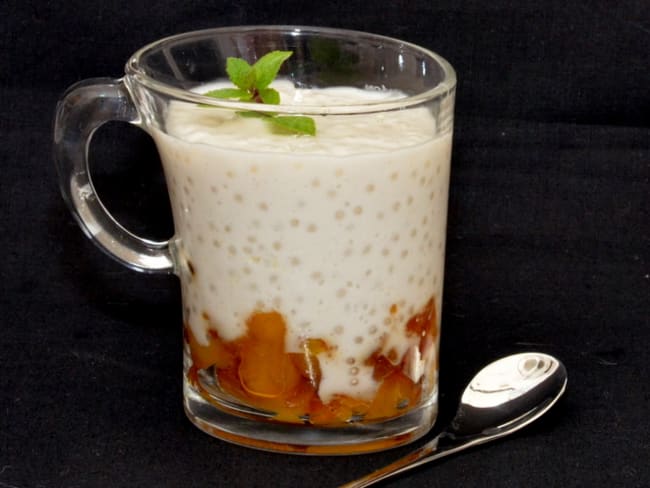 Crème dessert perlée aux mangues et lait de coco