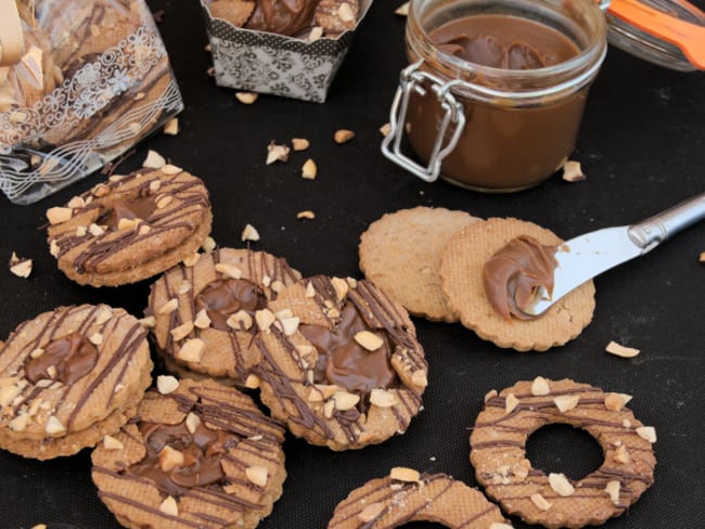 Les biscuits Karachoc'huète au beurre de cacahuète fourré de caramel au chocolat