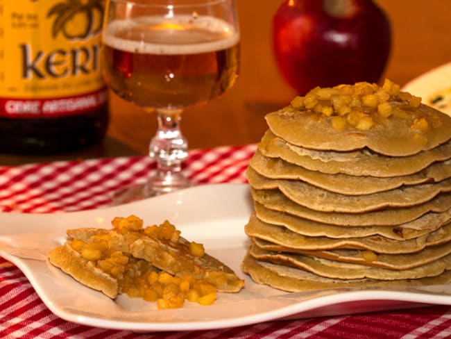 Pancakes aux pommes confites au cidre et au sirop d’érable