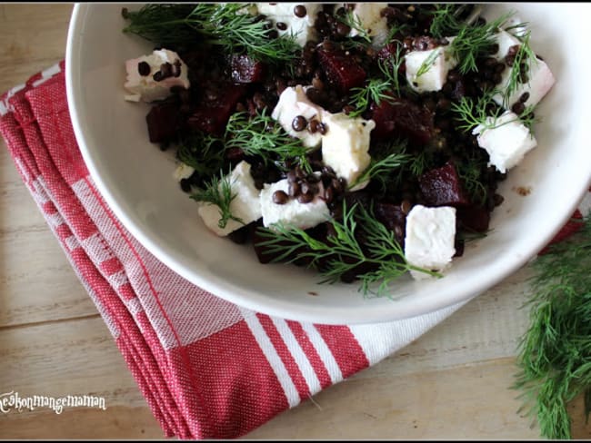 Salade de lentilles beluga à la feta, betterave et aneth