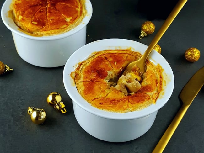 Cocotte de dinde, cèpes et pleurotes en croûte