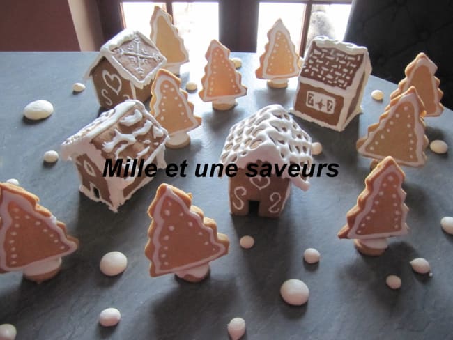 Petit village miniature en sablé pain d'épice pour la décoration de la table à Noël