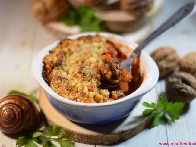 Gratin d'escargots à la tomate crumble aux noix