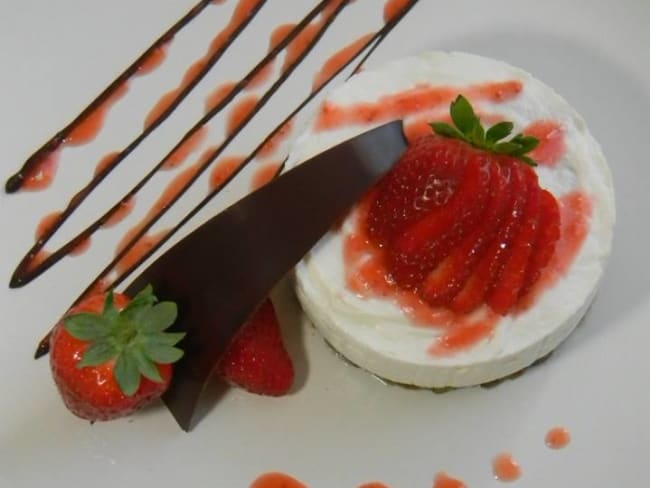 Cheesecake vanille et coulis de fraise