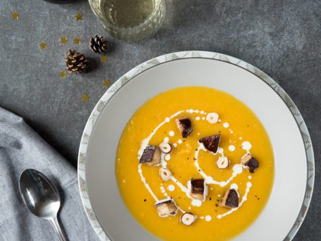 Soupe de butternut, foie gras et noisettes