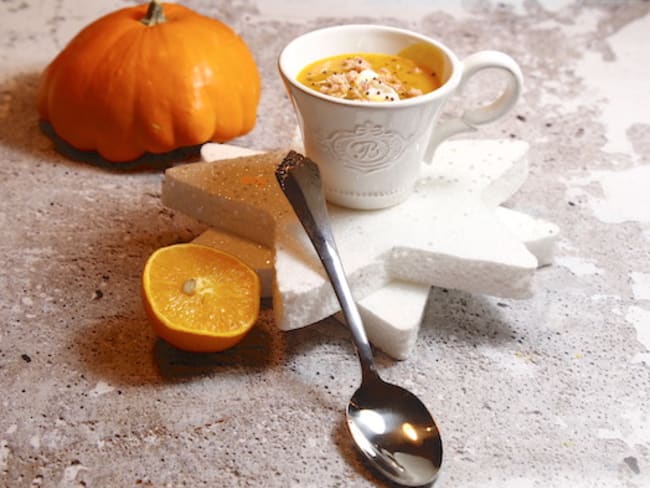 Velouté de potimarron à l'orange lardons et chèvre frais