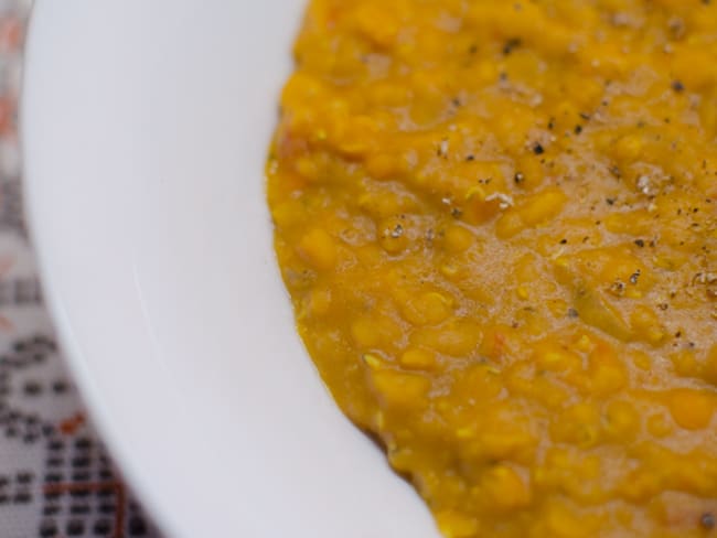 Purée de lentilles corail au lait de coco et au curry