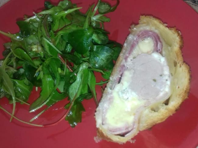 Filet mignon de porc en croûte, jambon, gruyère et fromage à tartiner