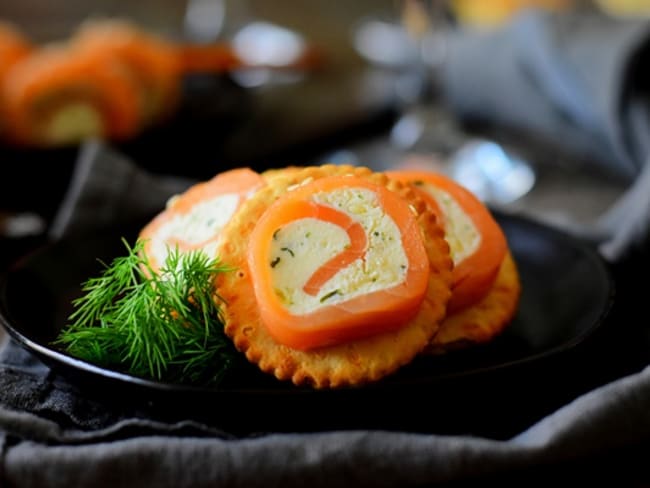 Bouchée apéritive de saumon roulé au Boursin