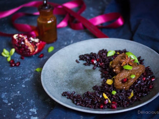 Seitan, riz nérone épicé, fruits frais et sa sauce mangue