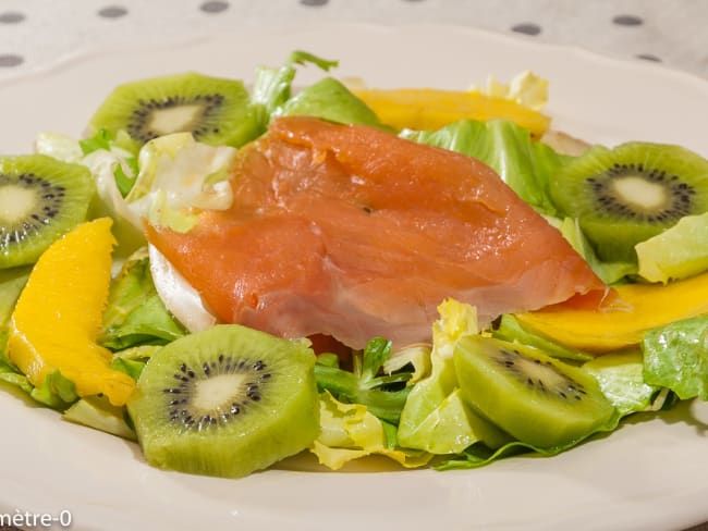 Salade exotique de truite fumée au kiwi et mangue