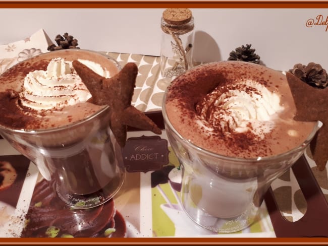 Chocolat chaud et son nuage de chantilly