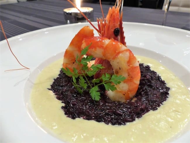 Risotto vénéré, gambas poêlées et crème de poireaux au curry