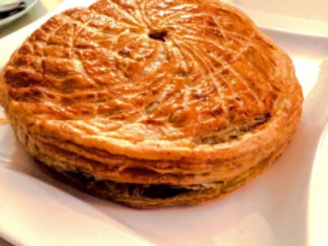 Galette des rois originale à la pistache et aux framboises