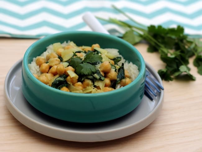 Curry végétarien de pois chiche au lait de coco et épinards