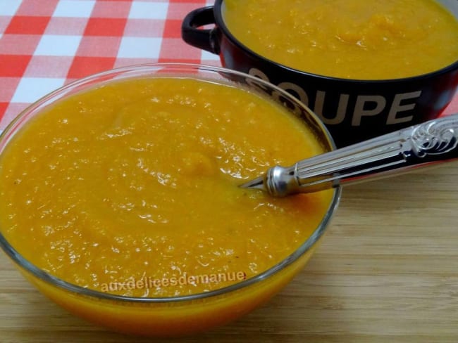 Soupe de potiron et légumes à la poitrine fumée