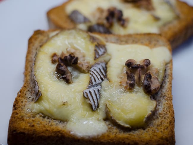 Tartine de tomme et de noix pour un plateau repas