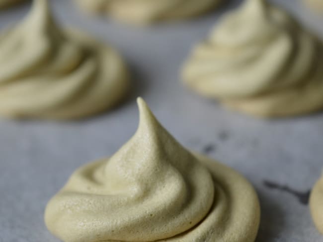 Meringues au thé matcha