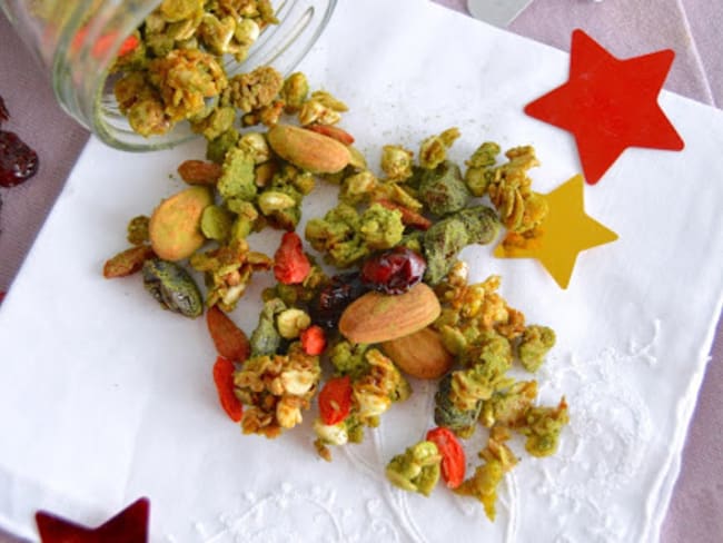 Granola de Noël au sarrasin soufflé, matcha, goji et cranberries