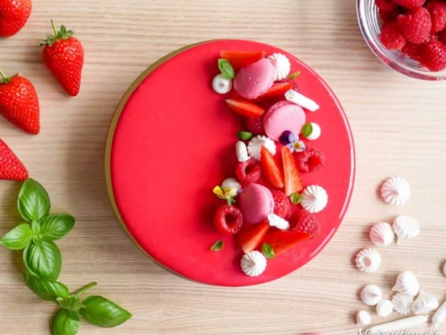 Entremets framboise et champagne pour la fête des mères