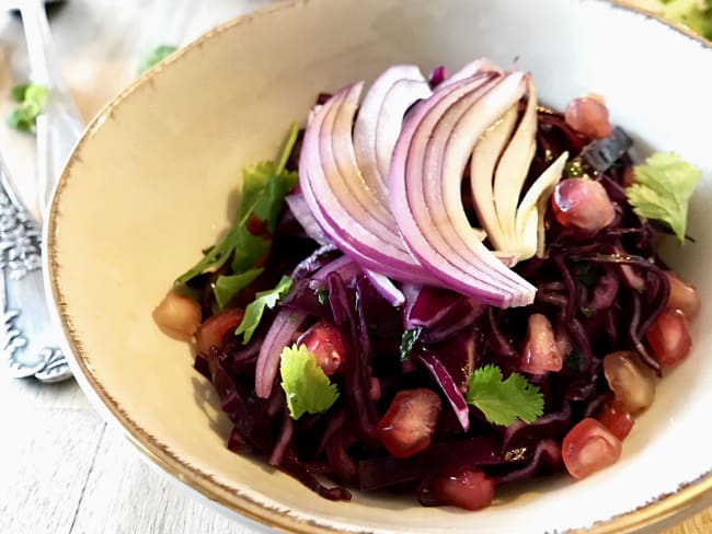 Salade de chou rouge, grenade et coriandre