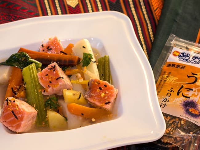 Pot-au-feu de saumon aux épices japonaises (corail d’oursin et algues)