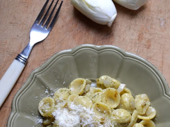 Pâtes aux endives et pesto