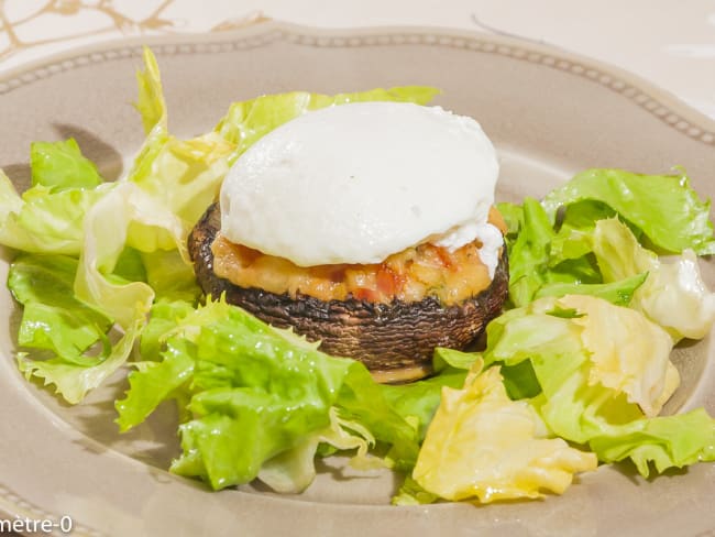 Champignons farcis, oeufs pochés