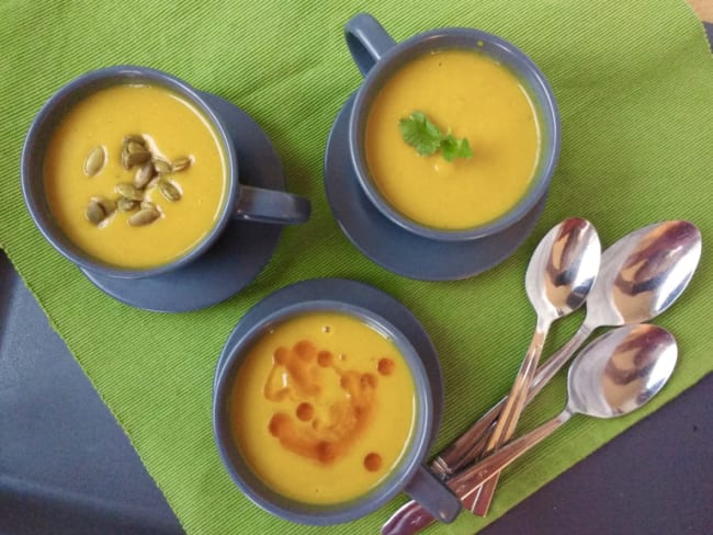 Potage de courge butternut, lentilles corail et lait de coco