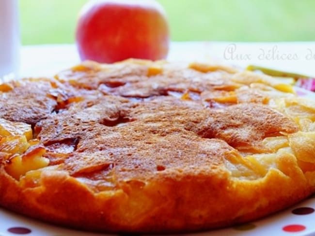 Gâteau moelleux aux pommes caramélisées sans four