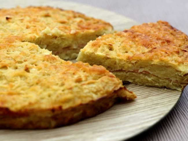 Gâteau de pommes de terre, oignons et bacon